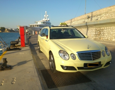 Wagon Transfer from the Airport to Piraeus port
